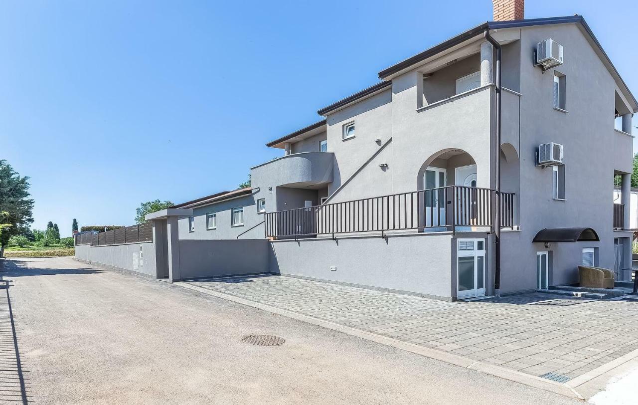 Toni & Julija Apartment Пореч Екстериор снимка